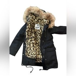 Fur hood double layered jacket with strings to clinch your waist